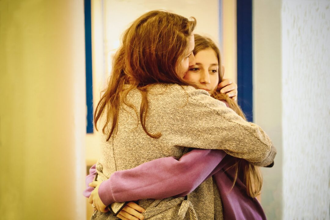 barn kramar sin mamma